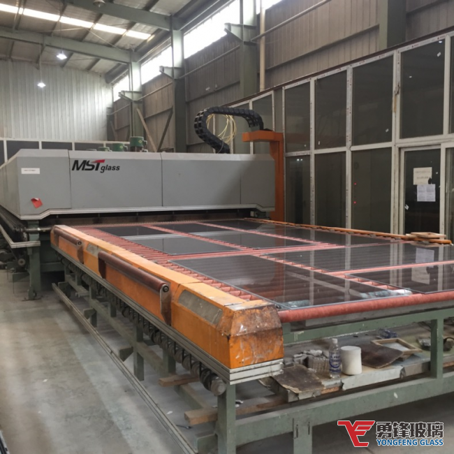 勇鋒鋼化玻璃生產設備：對流鋼化爐